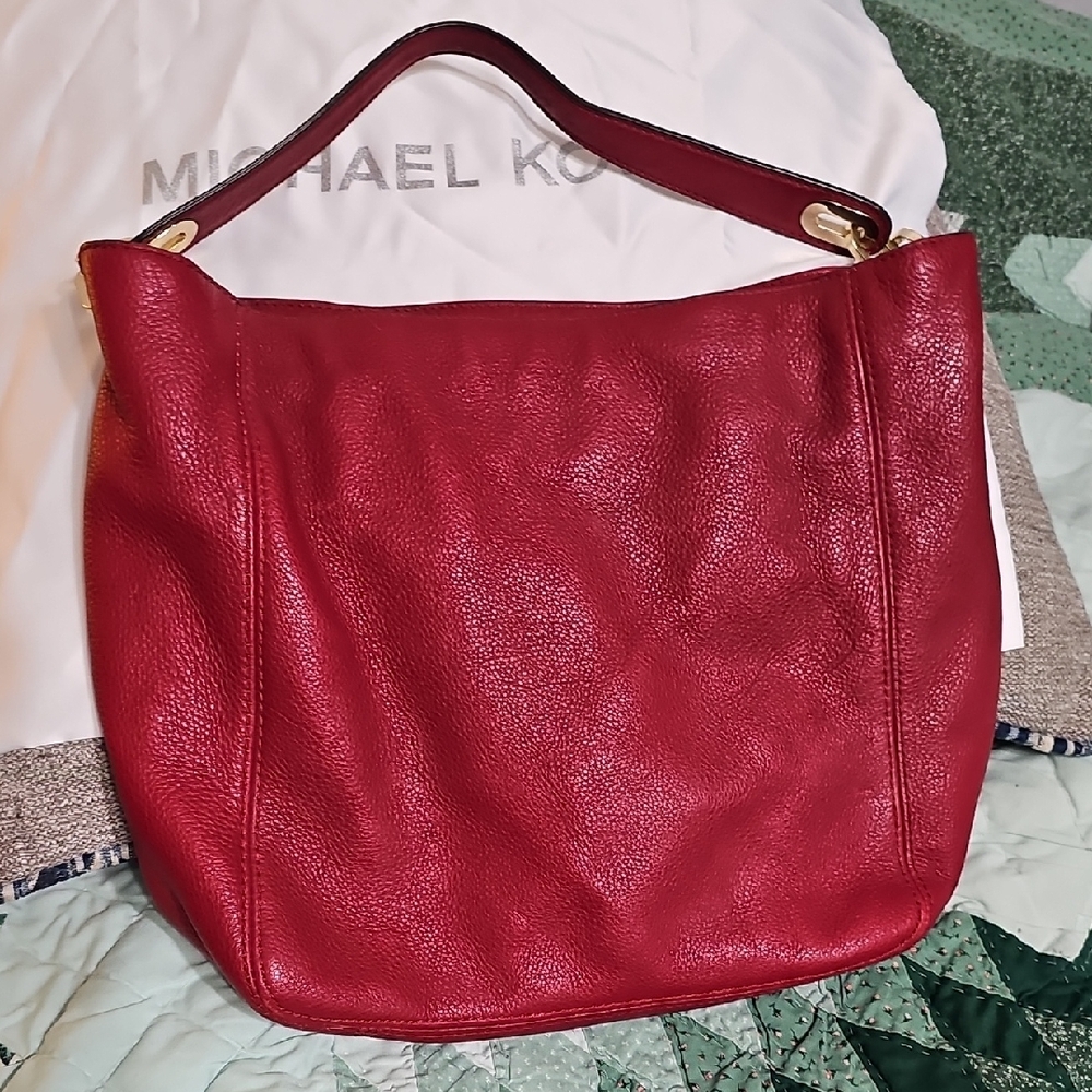 Michael Kors Red Pebbled Leather Shoulder Bag with Gold Hardware - Picture 4 of 9